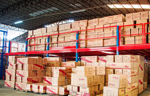 亞大廣州重型貨架為顧客提供更多便捷更多空間感